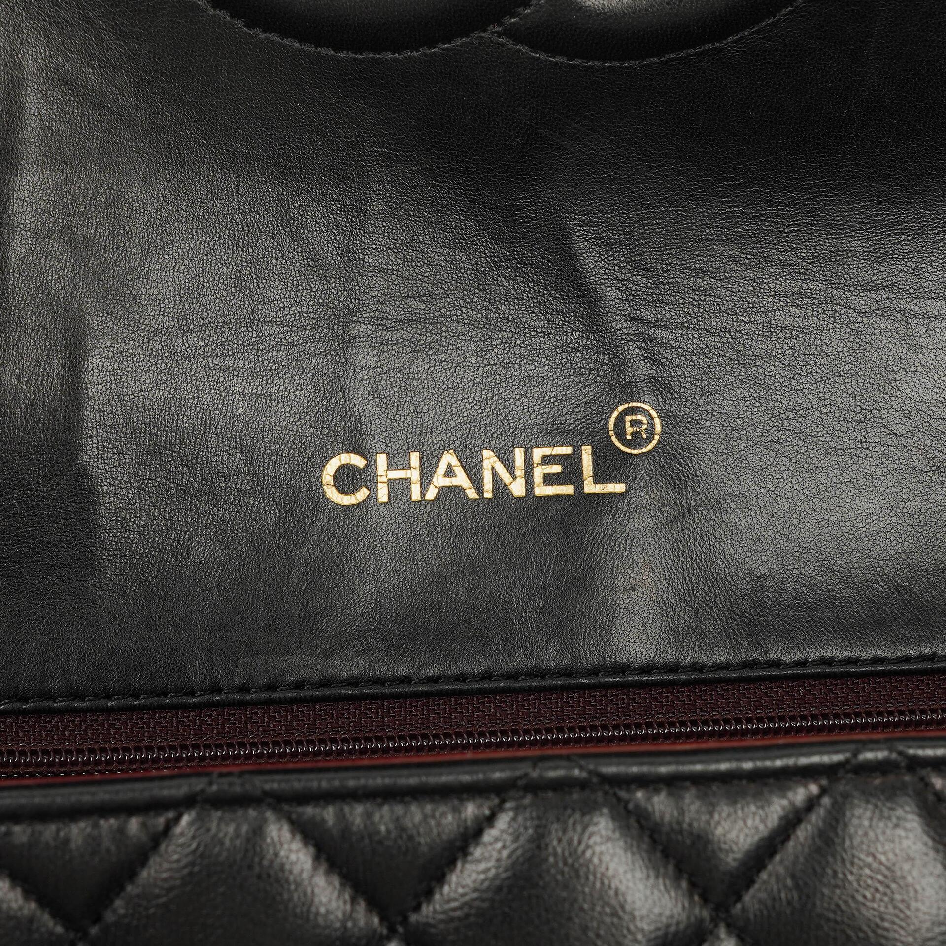 Chanel Classic Half Moon Single Flap Bag aus schwarzem gestepptem Lammleder mit 24K vergoldeten Beschlägen