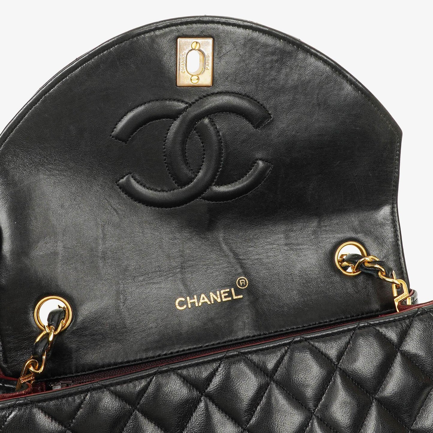 Chanel Classic Half Moon Single Flap Bag aus schwarzem gestepptem Lammleder mit 24K vergoldeten Beschlägen