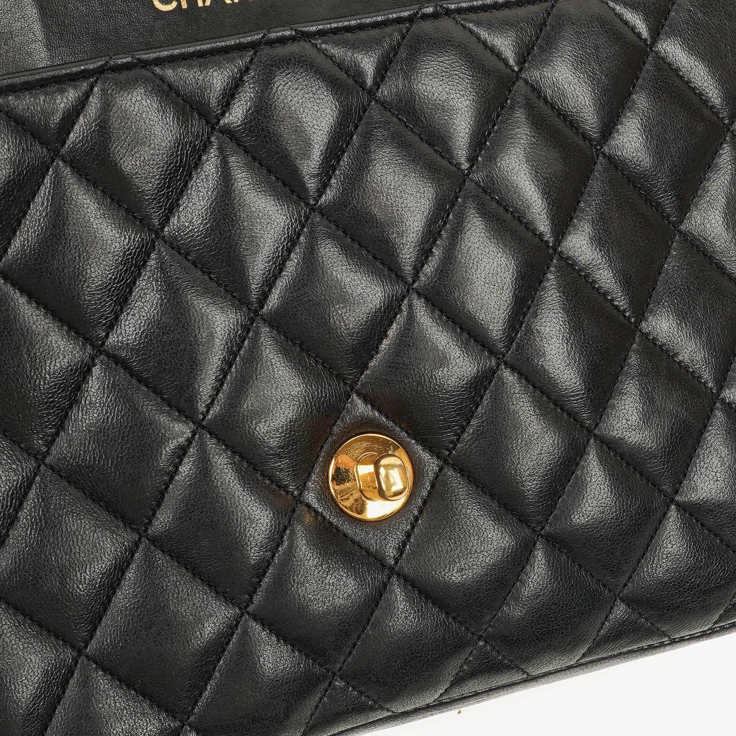 Chanel Classic Half Moon Single Flap Bag aus schwarzem gestepptem Lammleder mit 24K vergoldeten Beschlägen