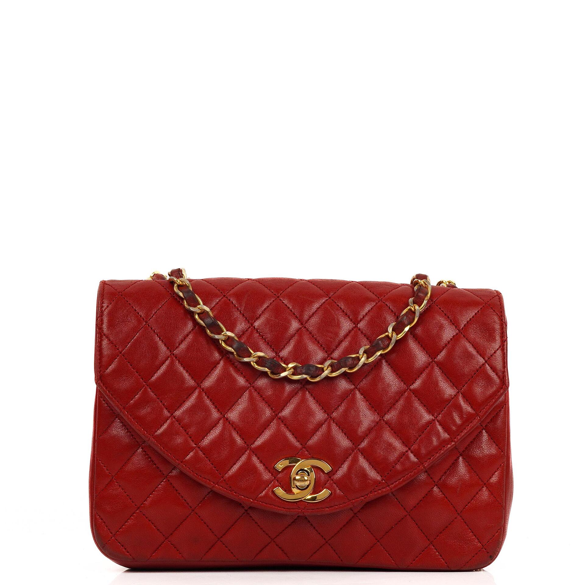Chanel Klassische Halbmond Einzelklappen Tasche Rote gesteppte Lammleder mit 24K vergoldeten Beschlägen Gut