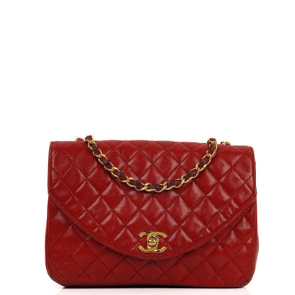 Chanel Klassische Halbmond Einzelklappen Tasche Rote gesteppte Lammleder mit 24K vergoldeten Beschlägen Gut