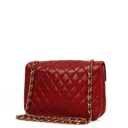 Chanel Klassische Halbmond Einzelklappen Tasche Rote gesteppte Lammleder mit 24K vergoldeten Beschlägen Gut