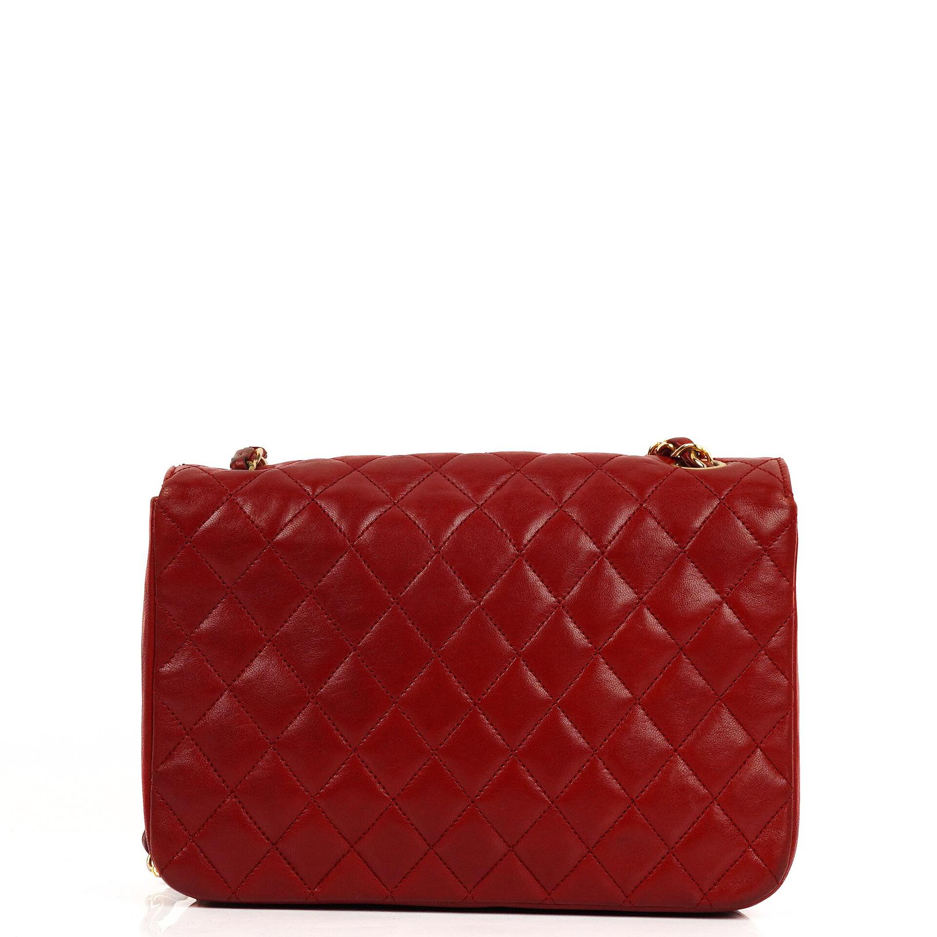 Chanel Klassische Halbmond Einzelklappen Tasche Rote gesteppte Lammleder mit 24K vergoldeten Beschlägen Gut