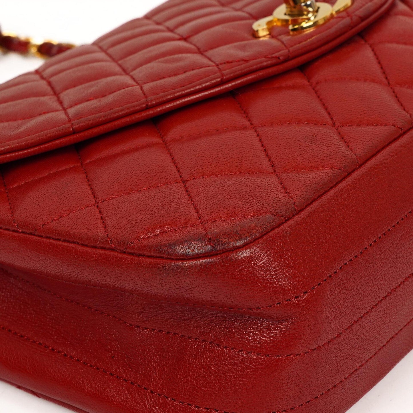 Chanel Klassische Halbmond Einzelklappen Tasche Rote gesteppte Lammleder mit 24K vergoldeten Beschlägen Gut