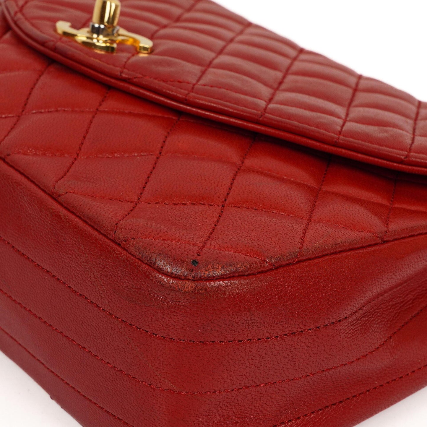 Chanel Klassische Halbmond Einzelklappen Tasche Rote gesteppte Lammleder mit 24K vergoldeten Beschlägen Gut