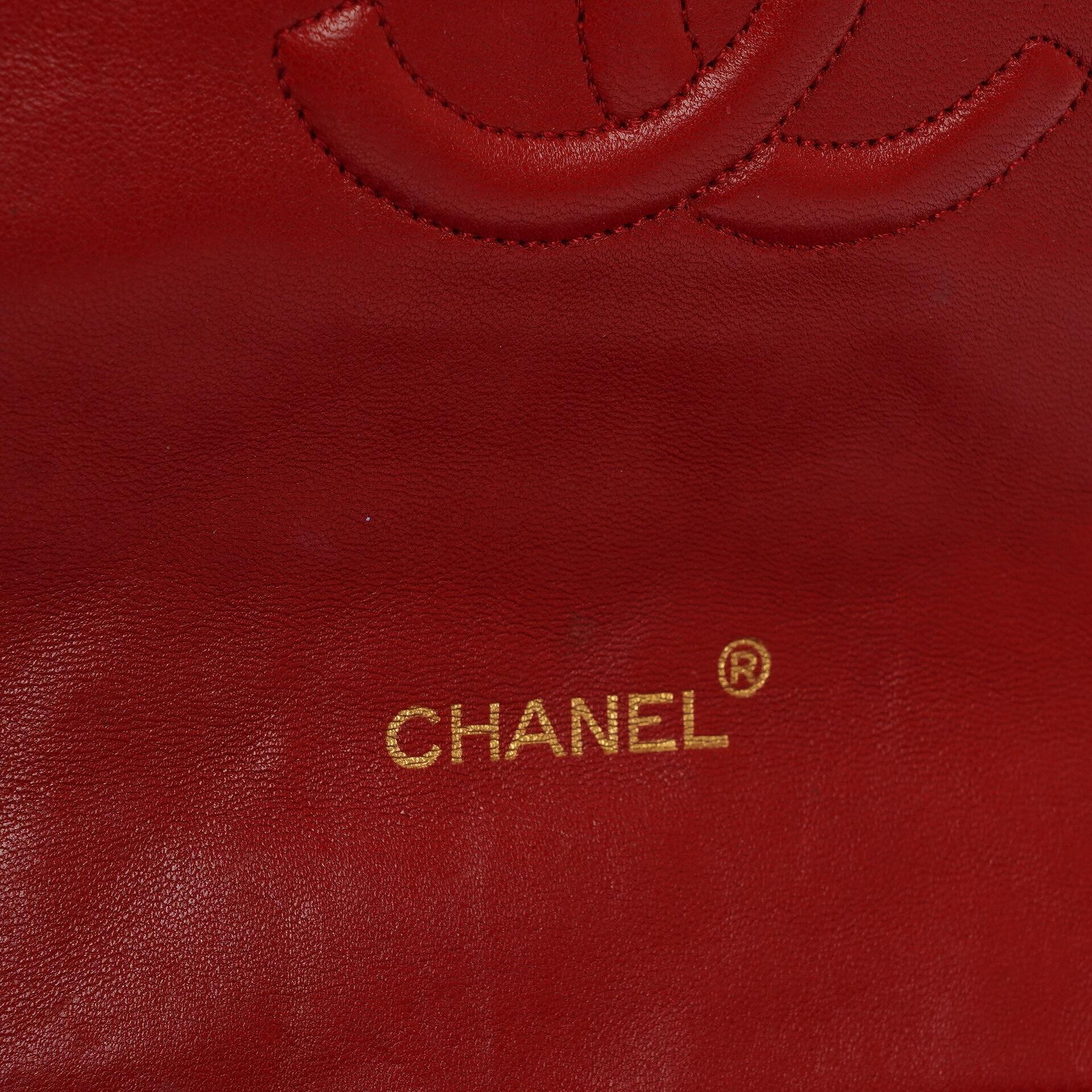 Chanel Klassische Halbmond Einzelklappen Tasche Rote gesteppte Lammleder mit 24K vergoldeten Beschlägen Gut