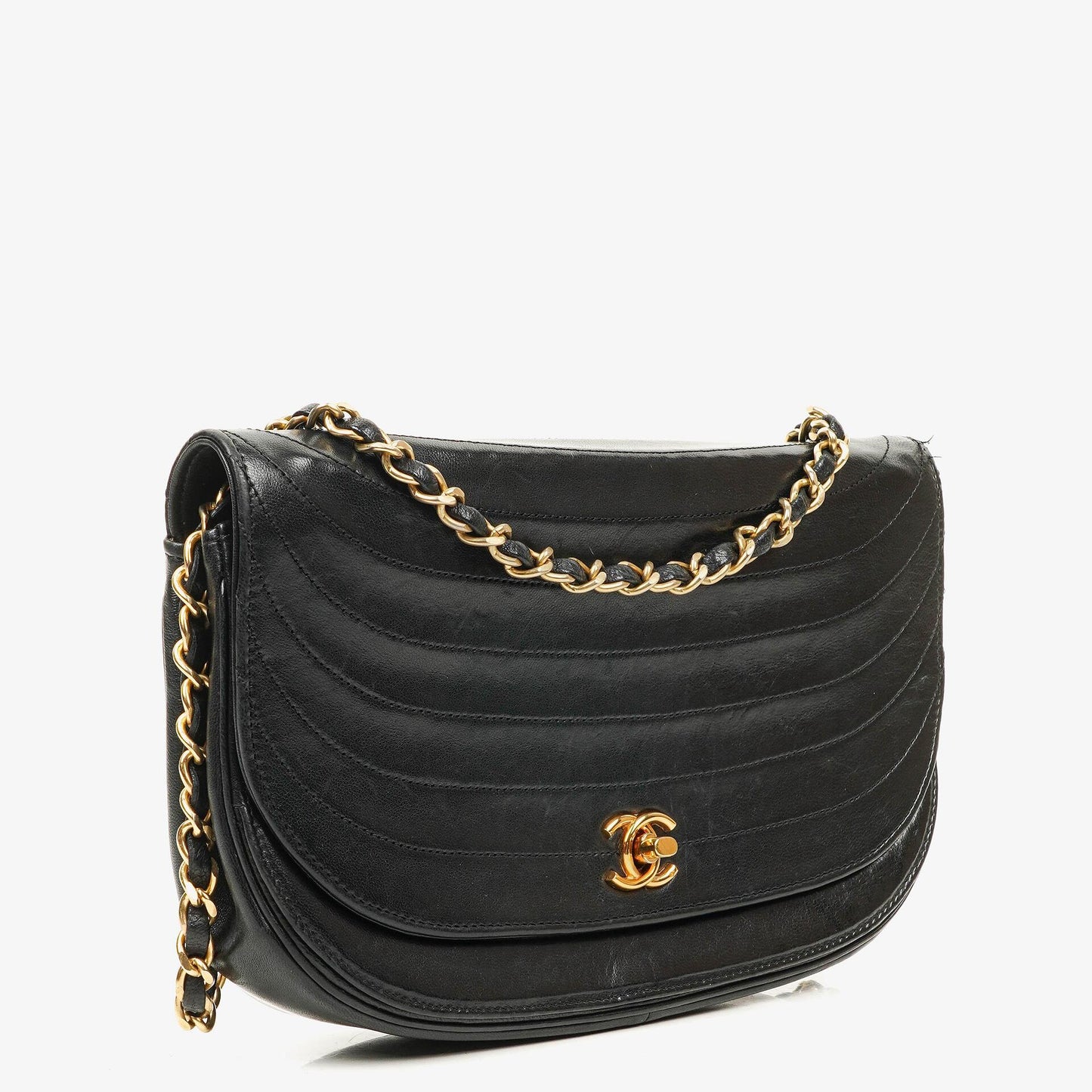 Chanel Classic Half Moon Flap Bag aus schwarzem Lammleder mit 24K vergoldeten Beschlägen