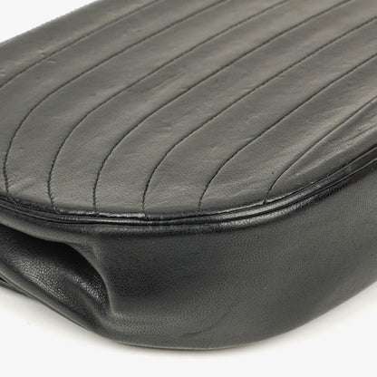 Chanel Classic Half Moon Flap Bag aus schwarzem Lammleder mit 24K vergoldeten Beschlägen
