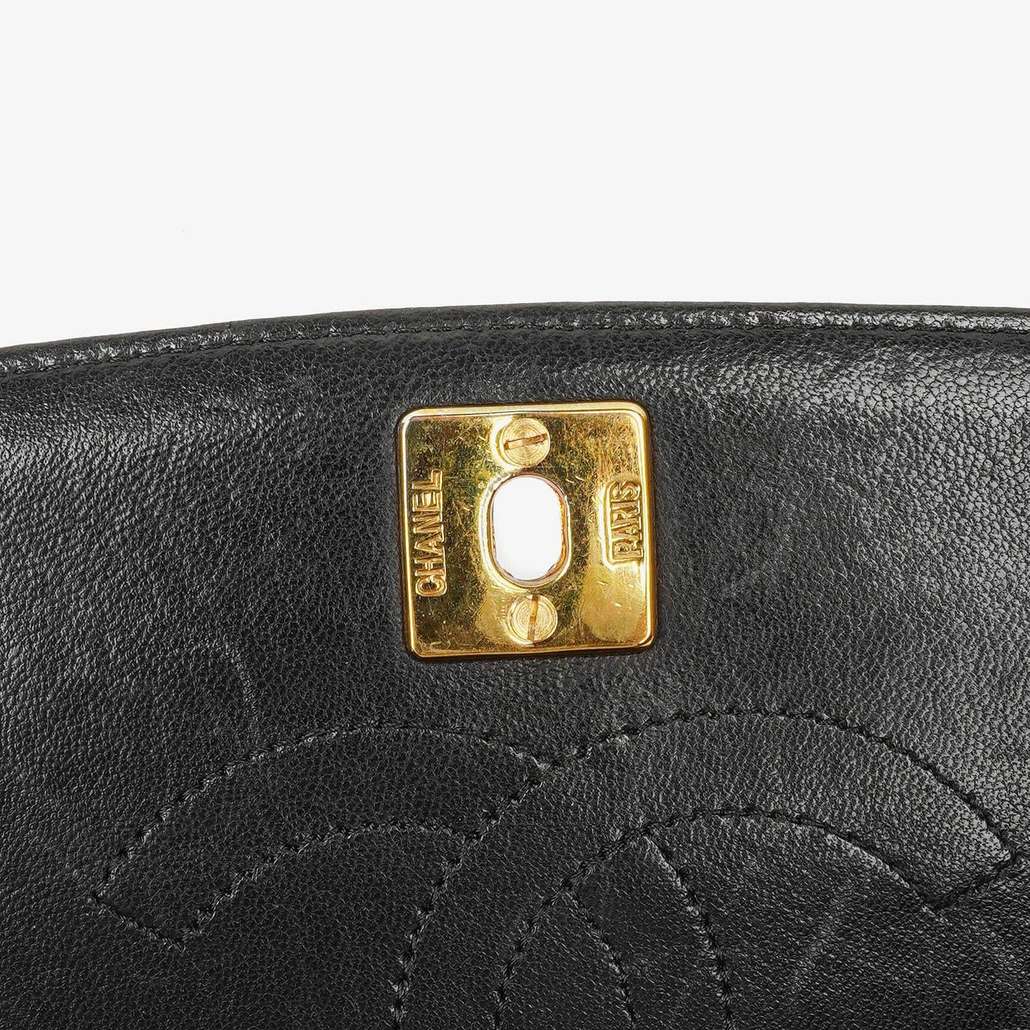 Chanel Classic Half Moon Flap Bag aus schwarzem Lammleder mit 24K vergoldeten Beschlägen