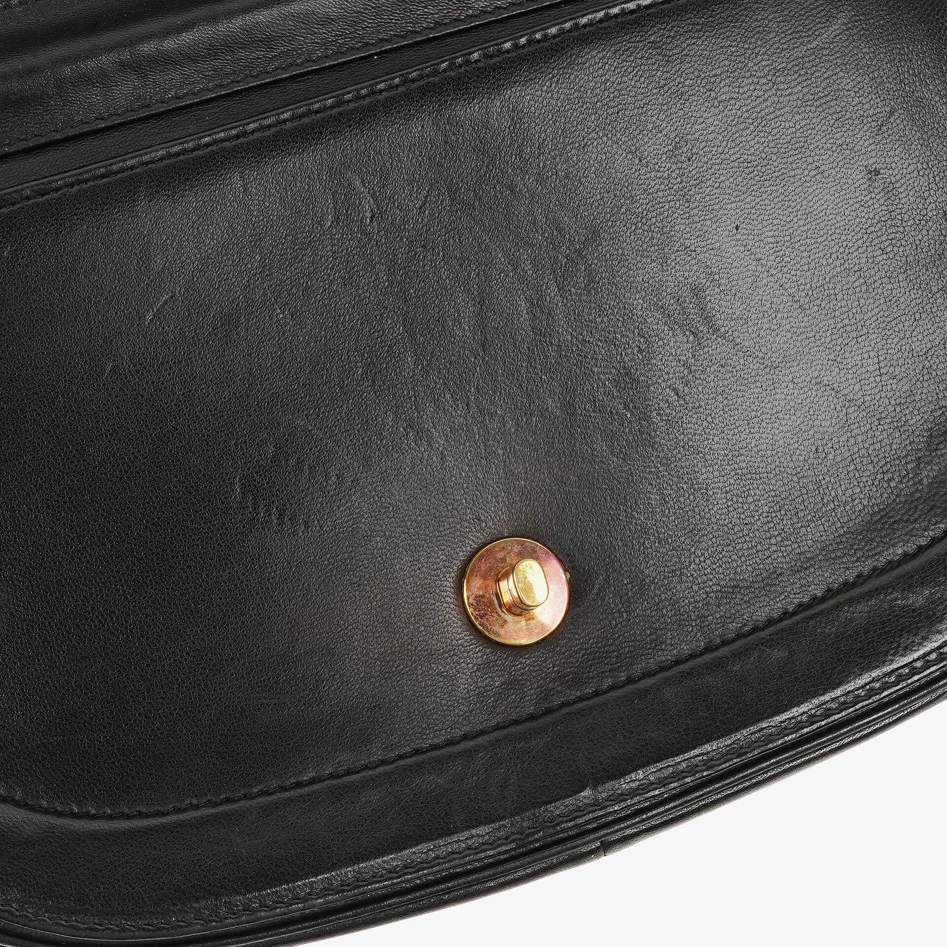 Chanel Classic Half Moon Flap Bag aus schwarzem Lammleder mit 24K vergoldeten Beschlägen