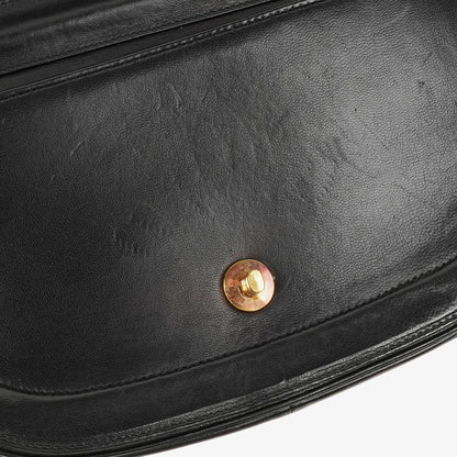 Chanel Classic Half Moon Flap Bag aus schwarzem Lammleder mit 24K vergoldeten Beschlägen