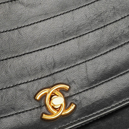 Chanel Classic Half Moon Flap Bag aus schwarzem Lammleder mit 24K vergoldeten Beschlägen