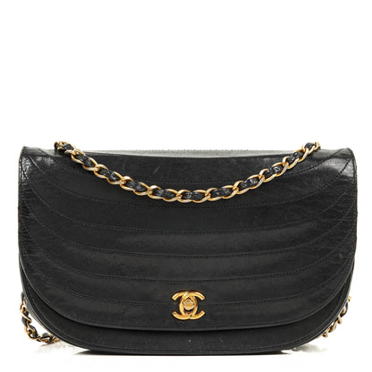 Chanel Classic Half Moon Klappentasche aus schwarzem Lammleder mit 24K vergoldeter Hardware
