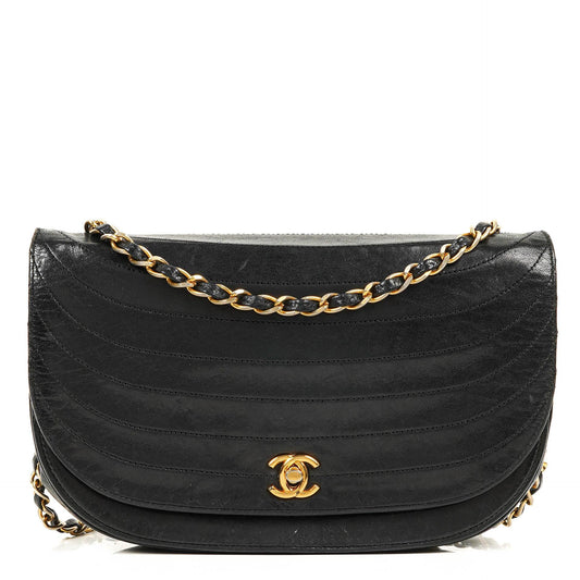 Chanel Classic Half Moon Klappentasche aus schwarzem Lammleder mit 24K vergoldeter Hardware