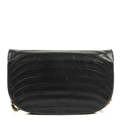 Chanel Classic Half Moon Klappentasche aus schwarzem Lammleder mit 24K vergoldeter Hardware