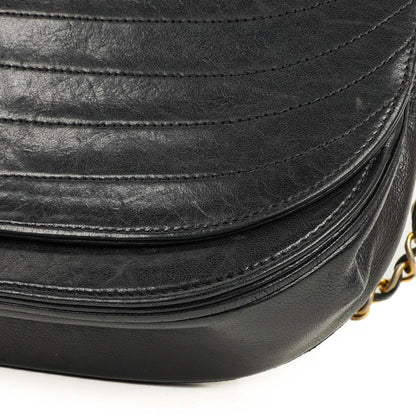 Chanel Classic Half Moon Klappentasche aus schwarzem Lammleder mit 24K vergoldeter Hardware