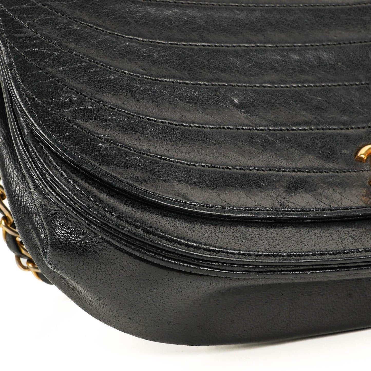 Chanel Classic Half Moon Klappentasche aus schwarzem Lammleder mit 24K vergoldeter Hardware