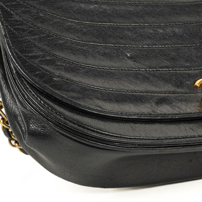 Chanel Classic Half Moon Klappentasche aus schwarzem Lammleder mit 24K vergoldeter Hardware