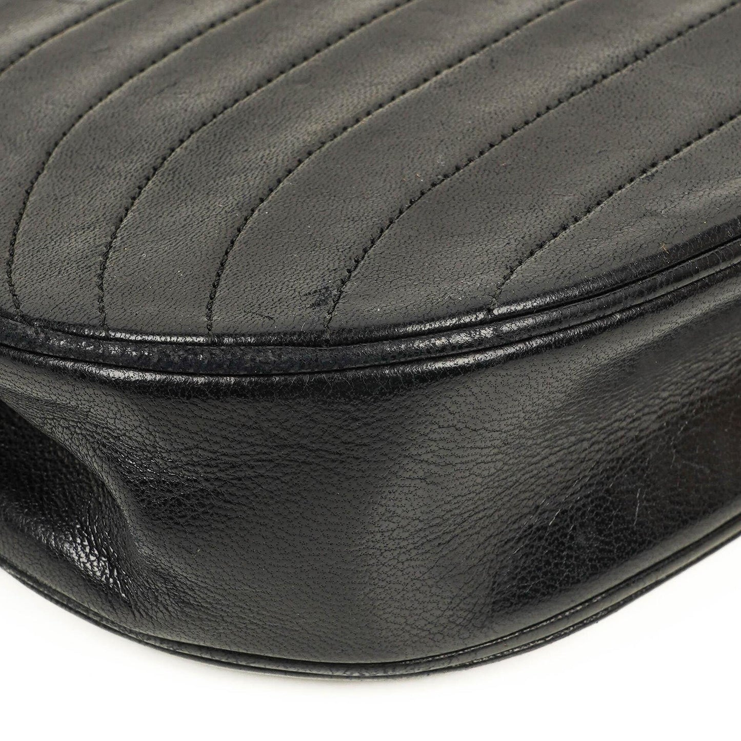 Chanel Classic Half Moon Klappentasche aus schwarzem Lammleder mit 24K vergoldeter Hardware