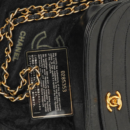 Chanel Classic Half Moon Klappentasche aus schwarzem Lammleder mit 24K vergoldeter Hardware