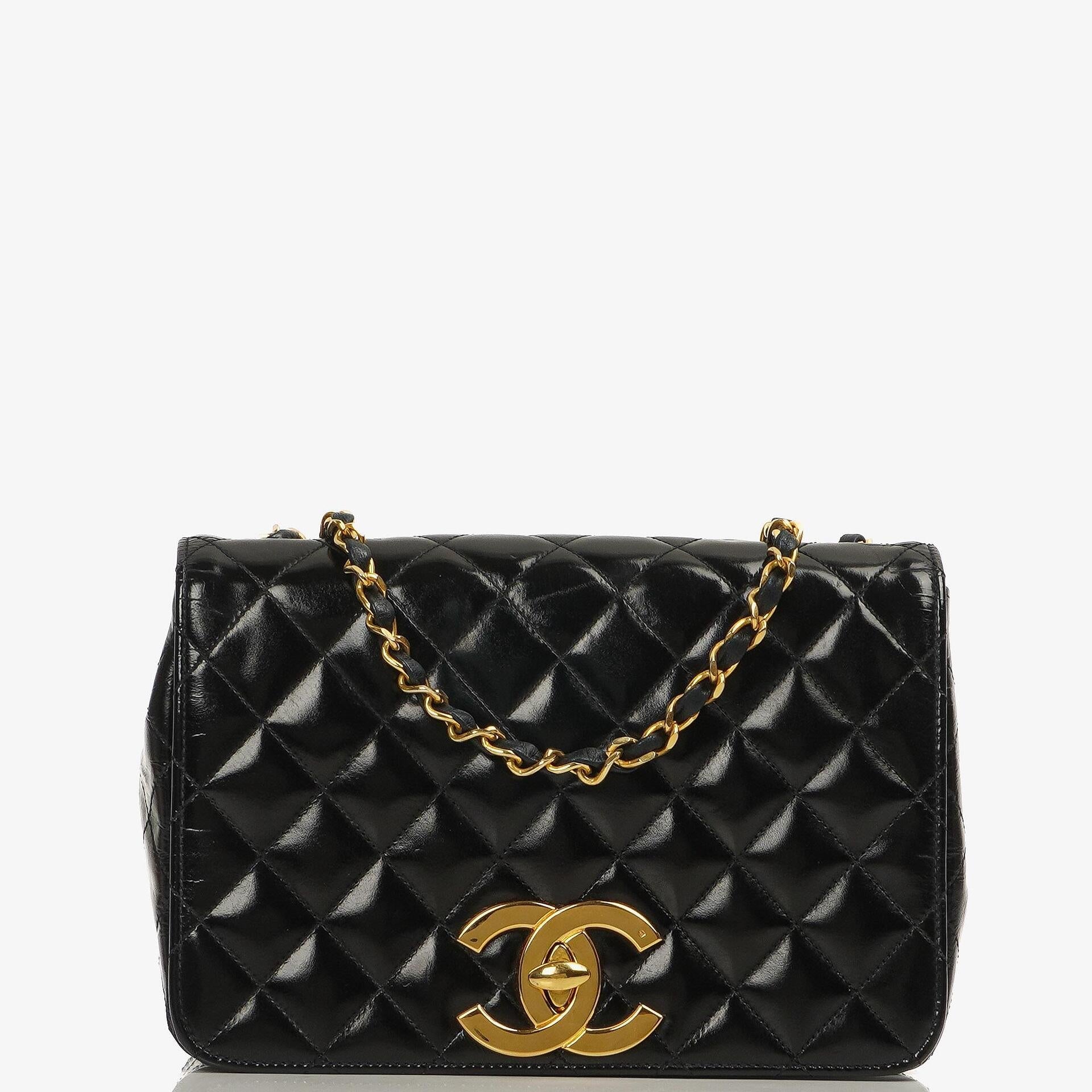 Chanel Klassische Maxi Logo Vollklappen Tasche Schwarze Gequiltete Lackleder Mit 24K Goldbeschichtetem Zubehör