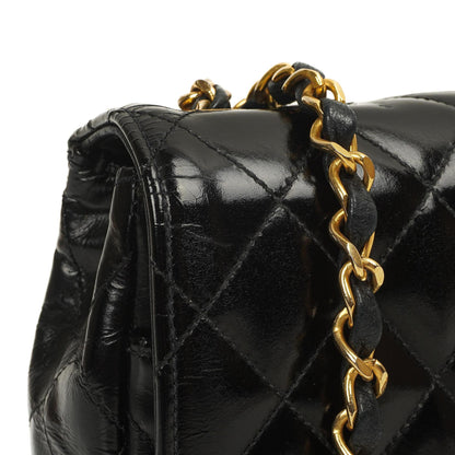 Chanel Klassische Maxi Logo Vollklappen Tasche Schwarze Gequiltete Lackleder Mit 24K Goldbeschichtetem Zubehör