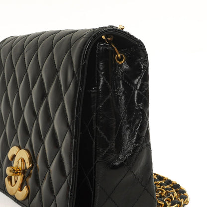 Chanel Klassische Maxi Logo Vollklappen Tasche Schwarze Gequiltete Lackleder Mit 24K Goldbeschichtetem Zubehör