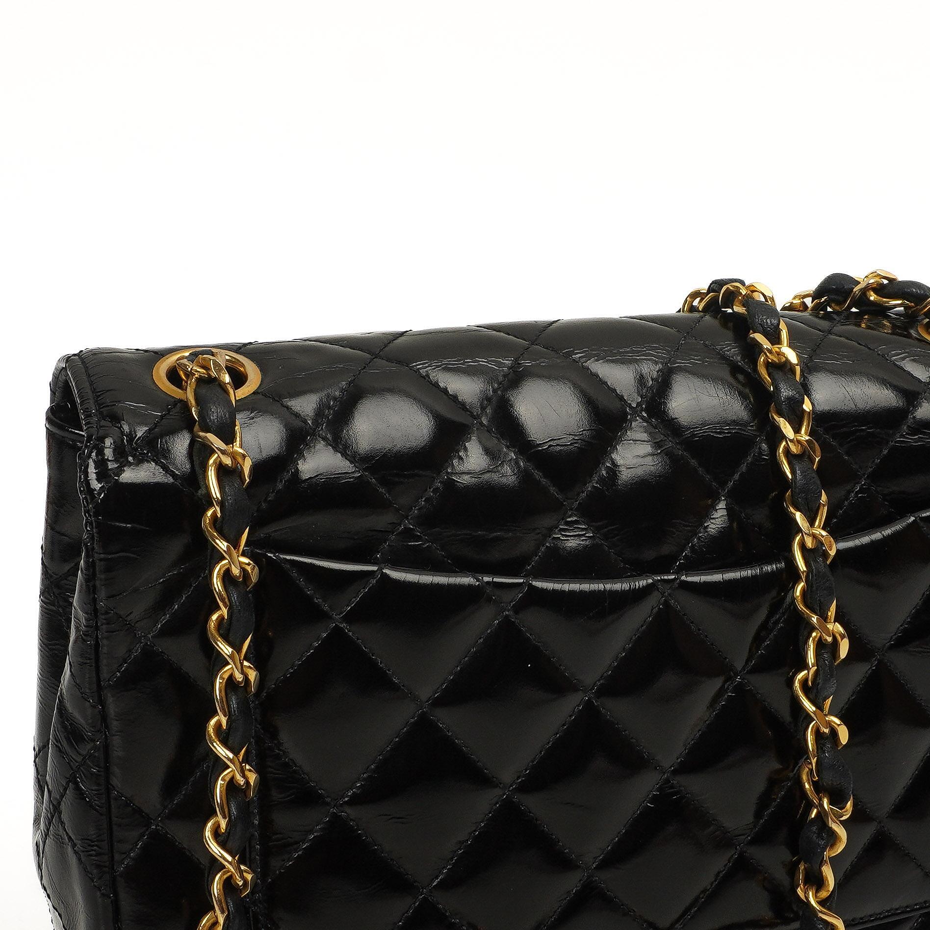 Chanel Klassische Maxi Logo Vollklappen Tasche Schwarze Gequiltete Lackleder Mit 24K Goldbeschichtetem Zubehör