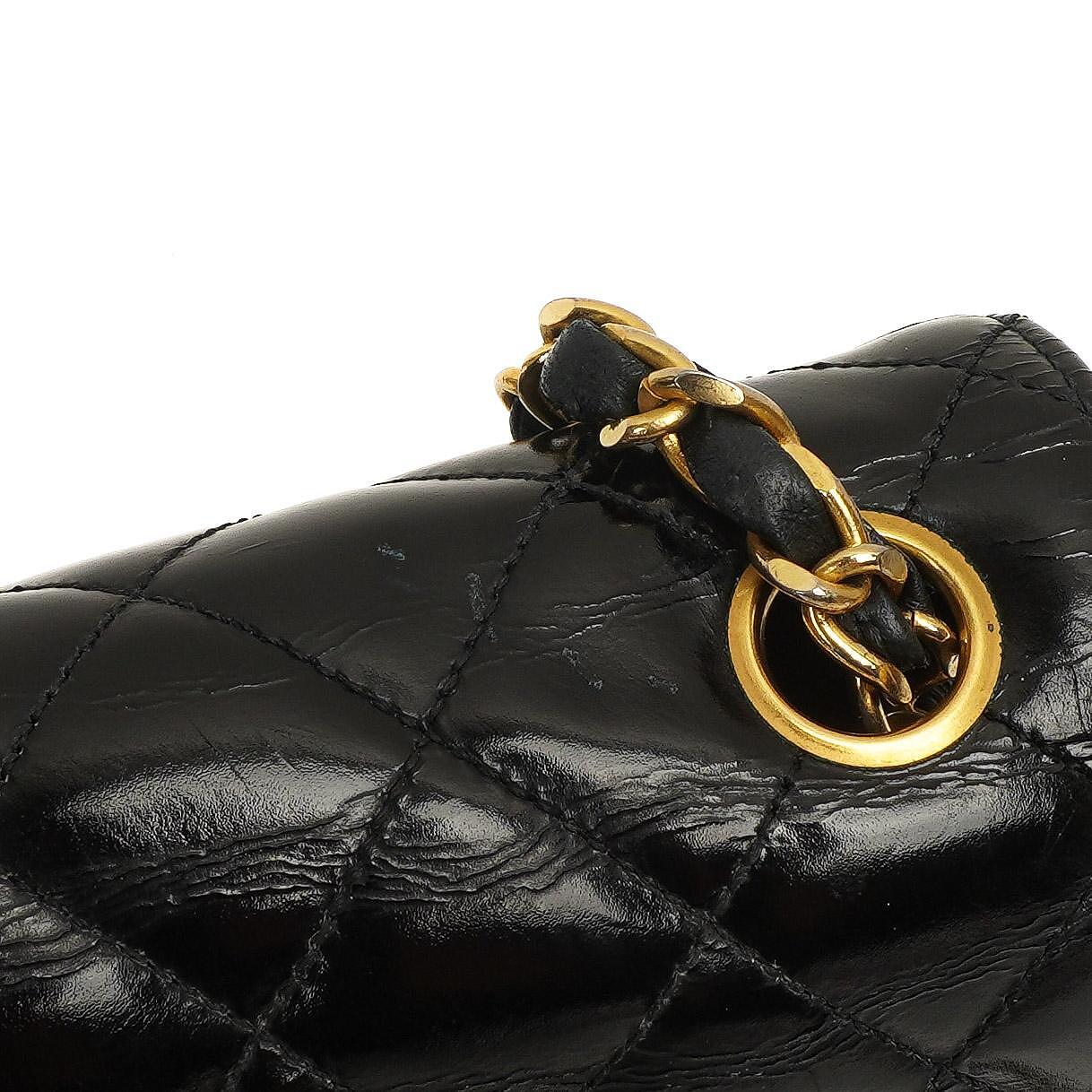 Chanel Klassische Maxi Logo Vollklappen Tasche Schwarze Gequiltete Lackleder Mit 24K Goldbeschichtetem Zubehör