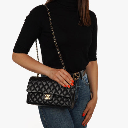 Chanel Classic Medium Double Flap Bag Schwarzes Gequiltetes Lammleder 24K Goldbeschläge
