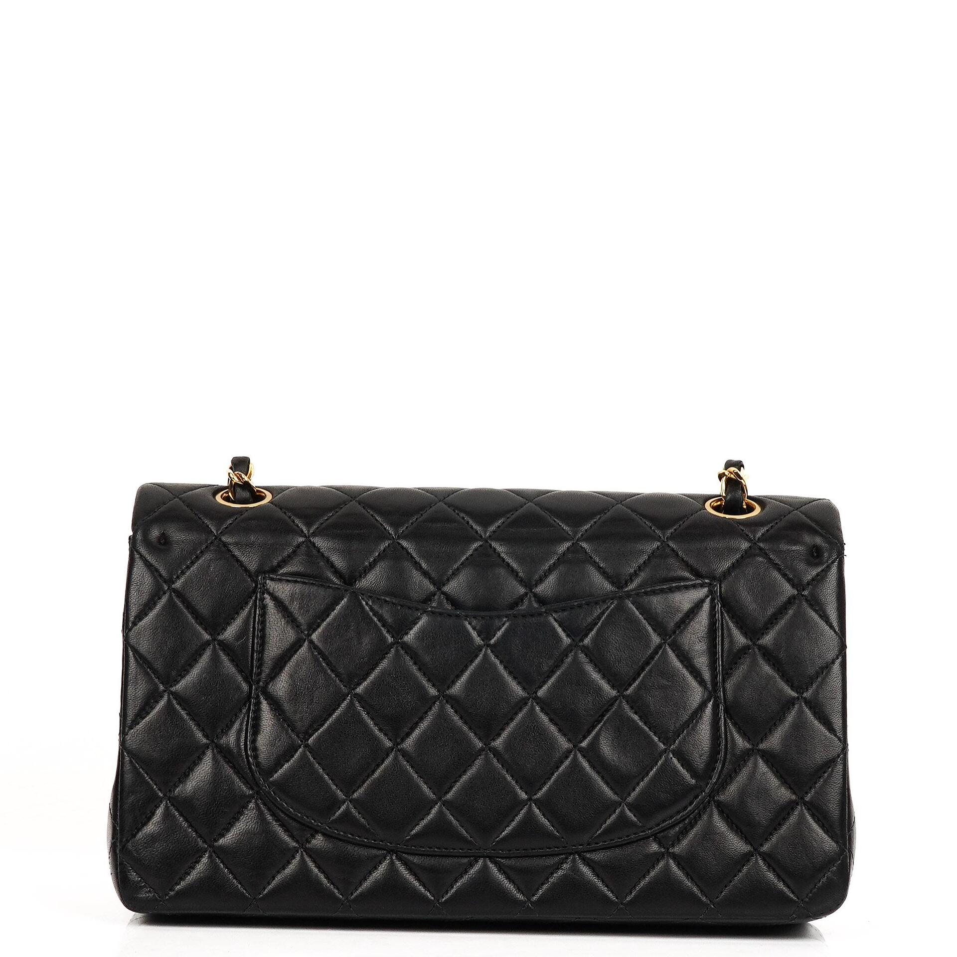 Chanel Classic Medium Double Flap Bag Schwarzes Gequiltetes Lammleder 24K Goldbeschläge