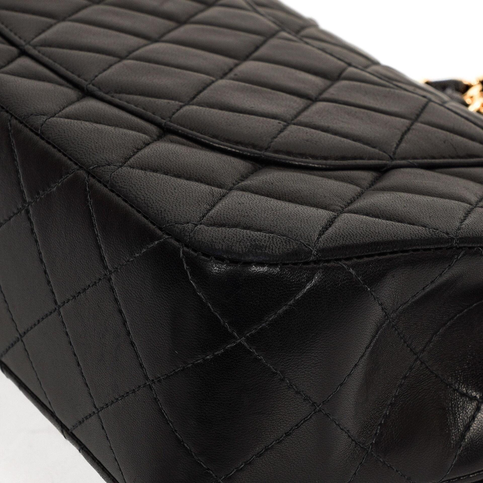 Chanel Classic Medium Double Flap Bag Schwarzes Gequiltetes Lammleder 24K Goldbeschläge