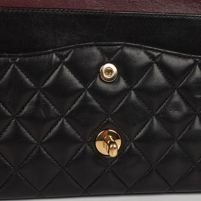 Chanel Classic Medium Double Flap Bag Schwarzes Gequiltetes Lammleder 24K Goldbeschläge