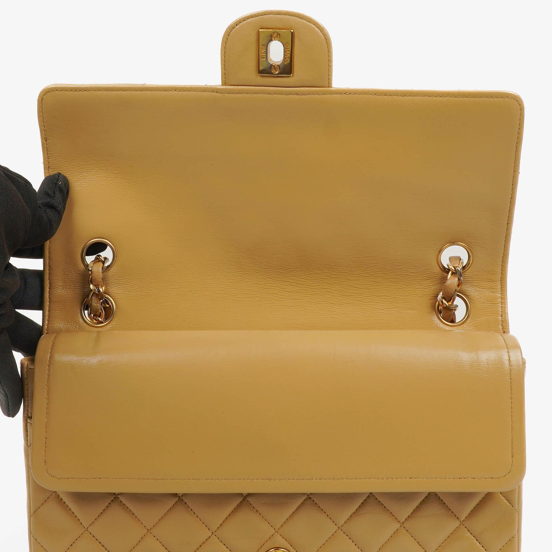 Chanel Classic Medium Double Flap Bag Gequiltetes Lammleder Beige mit 24K Vergoldeter Hardware