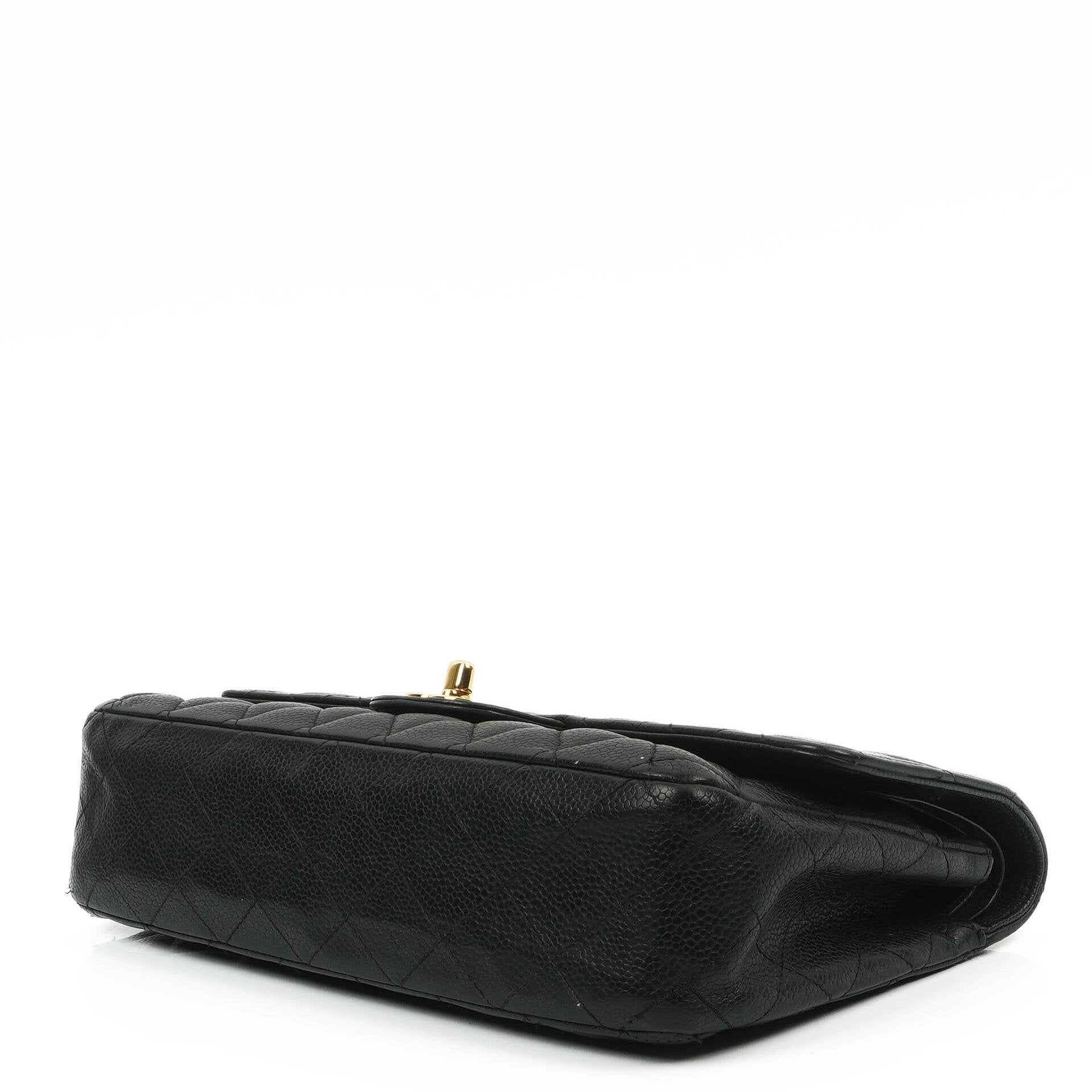 Chanel Classic Medium Double Flap Tasche aus schwarzem gestepptem Caviar-Leder mit 24K vergoldeter Hardware