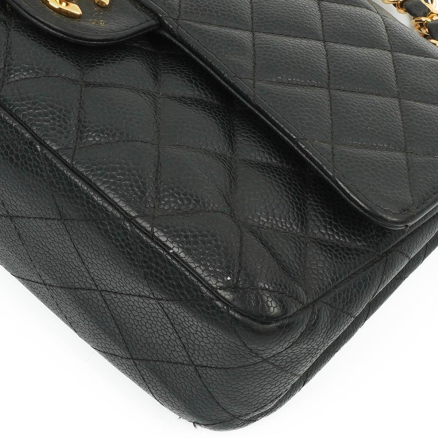 Chanel Classic Medium Double Flap Tasche aus schwarzem gestepptem Caviar-Leder mit 24K vergoldeter Hardware