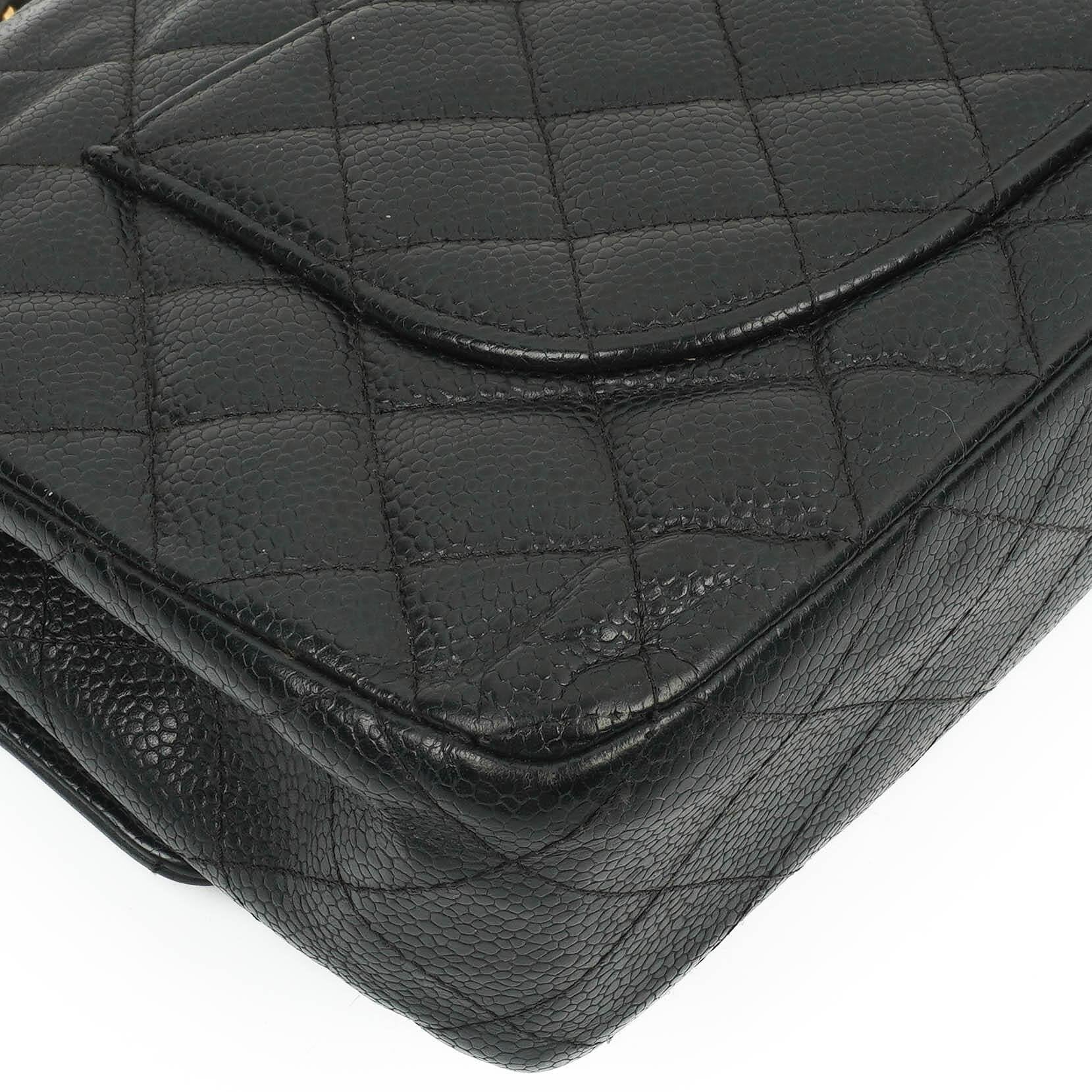 Chanel Classic Medium Double Flap Tasche aus schwarzem gestepptem Caviar-Leder mit 24K vergoldeter Hardware