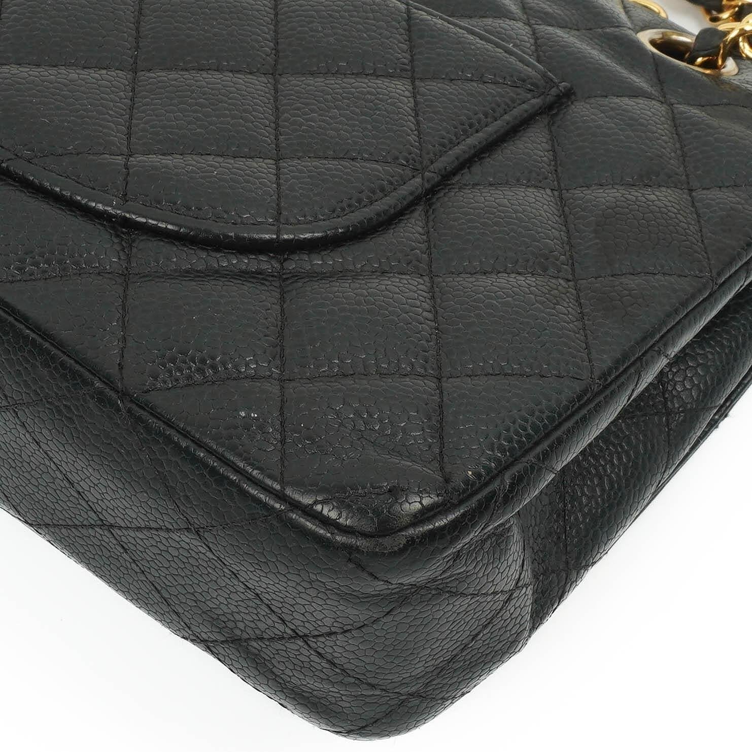 Chanel Classic Medium Double Flap Tasche aus schwarzem gestepptem Caviar-Leder mit 24K vergoldeter Hardware