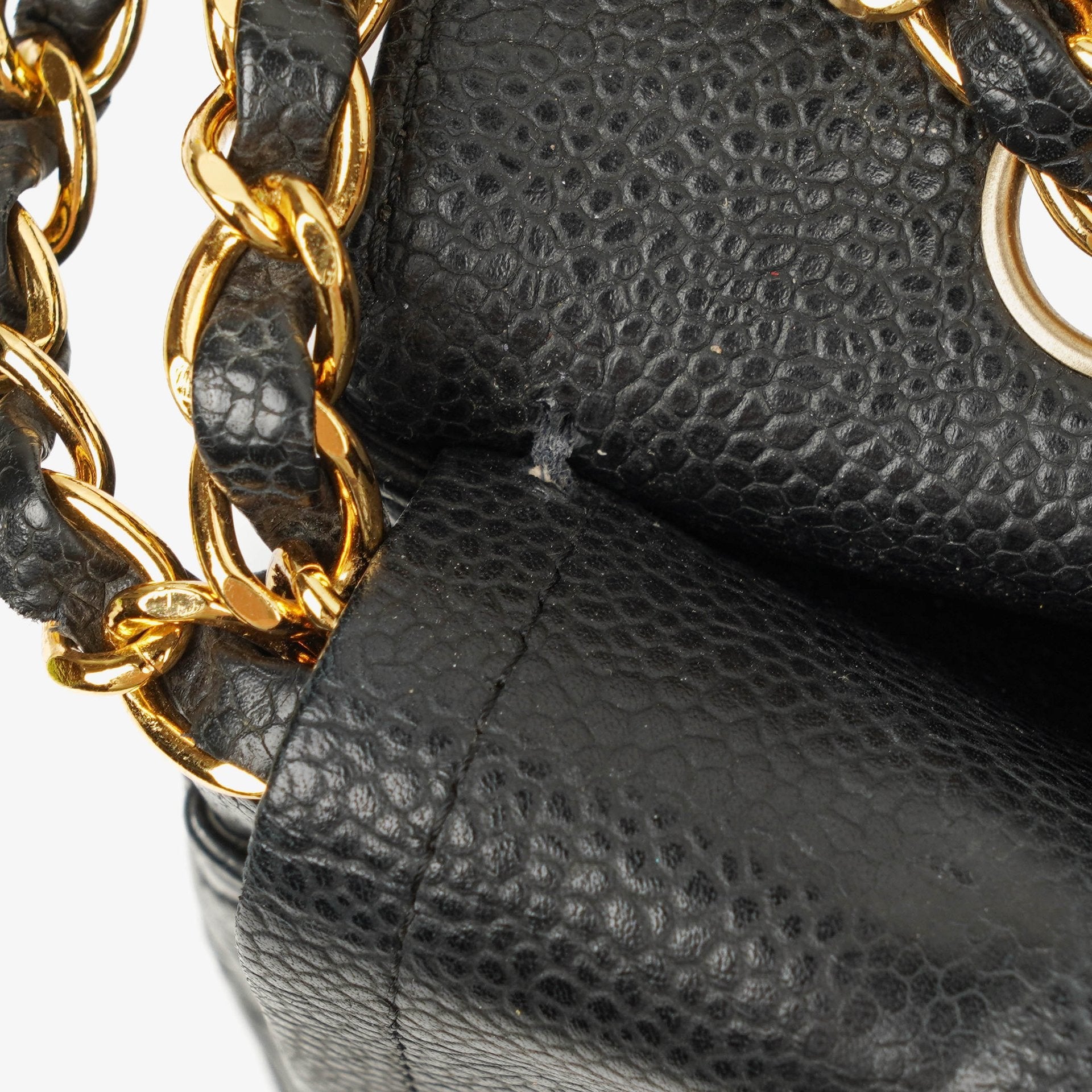 Chanel Classic Medium Double Flap Tasche aus schwarzem gestepptem Caviar-Leder mit 24K vergoldeter Hardware
