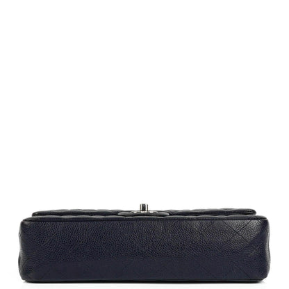 Chanel Klassische Medium Double Flap Tasche in Marineblau Gepolstertes Kaviarleder und Silberfarbene Beschläge