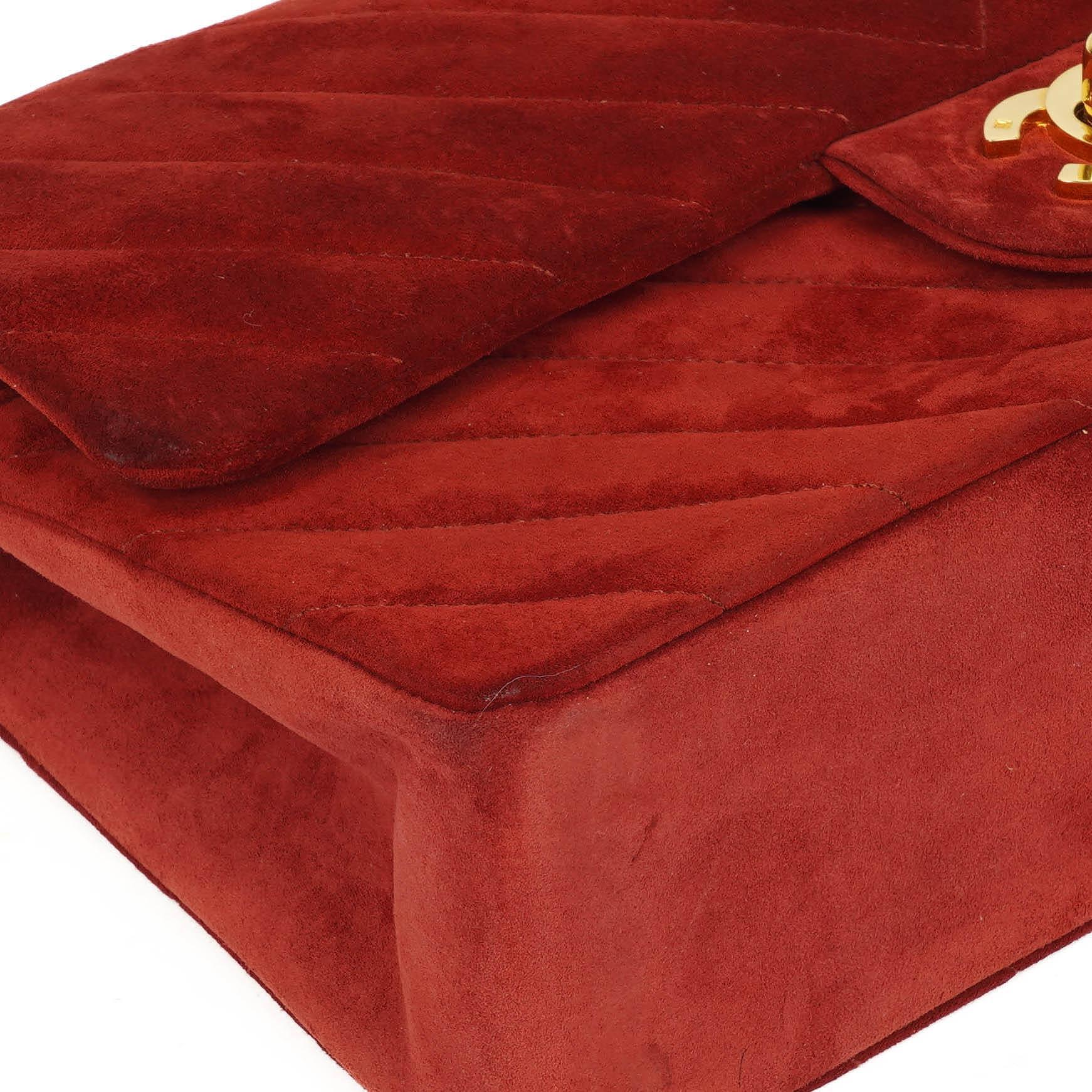 Chanel Classic Medium Double Flap Bag in Rot Gequiltetes Wildleder und 24K Goldbeschläge