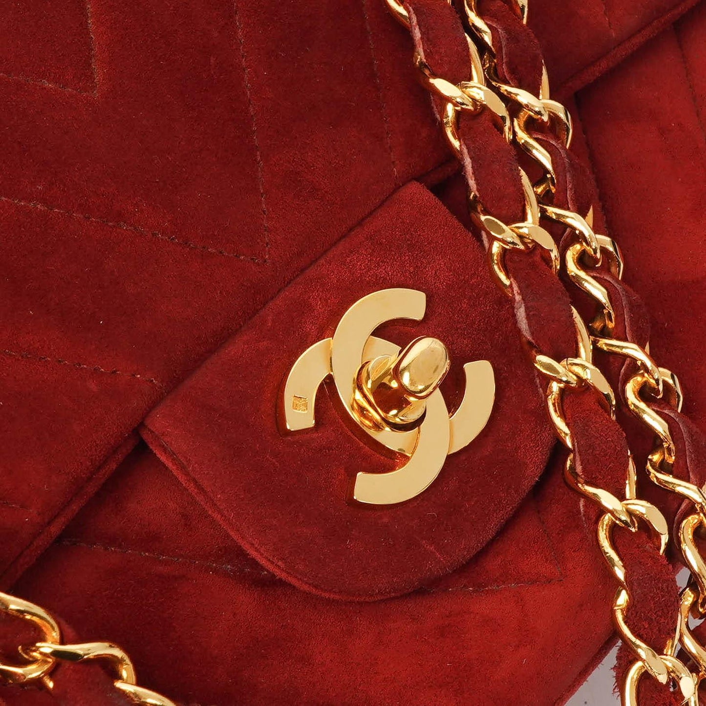 Chanel Classic Medium Double Flap Bag in Rot Gequiltetes Wildleder und 24K Goldbeschläge