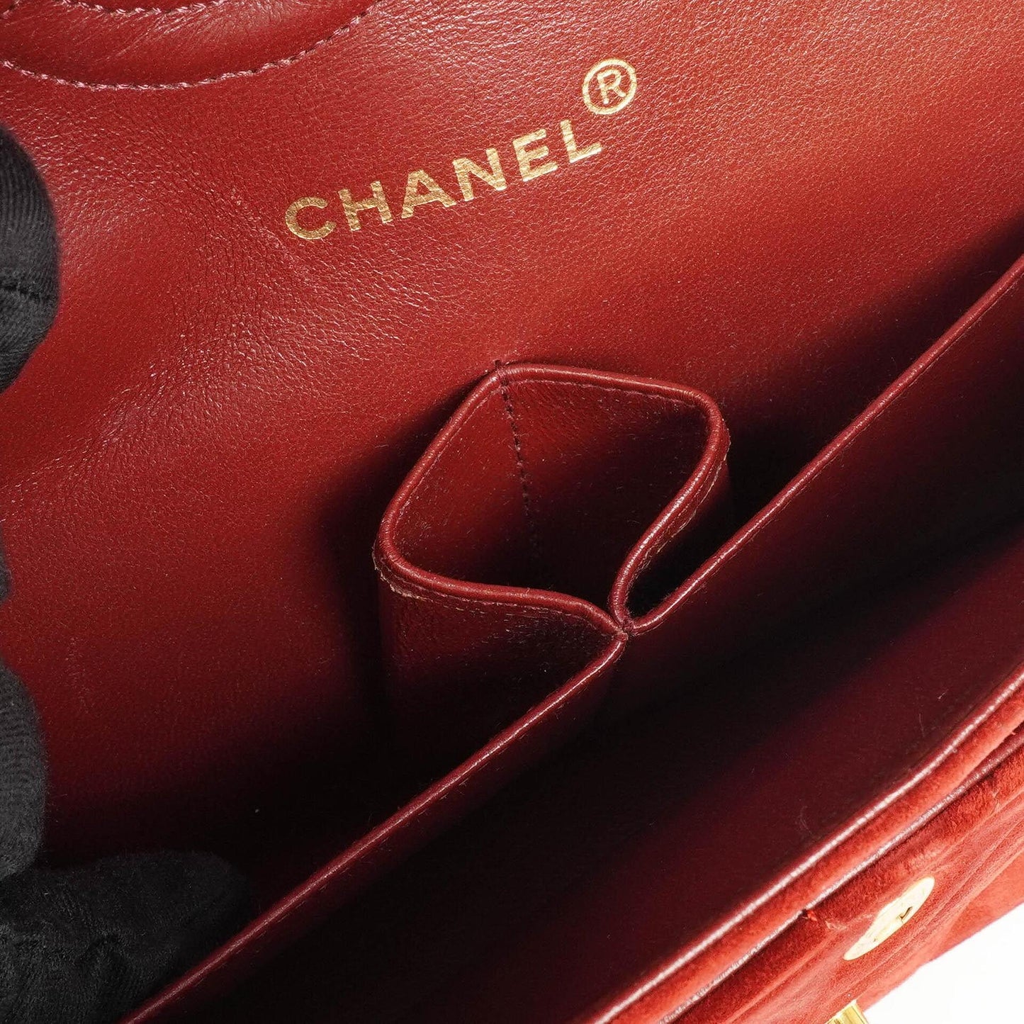 Chanel Classic Medium Double Flap Bag in Rot Gequiltetes Wildleder und 24K Goldbeschläge