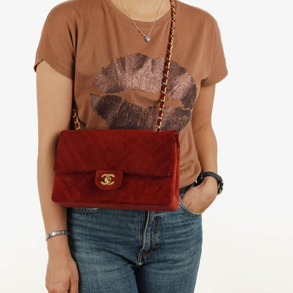 Chanel Classic Medium Double Flap Bag in Rot Gequiltetes Wildleder und 24K Goldbeschläge