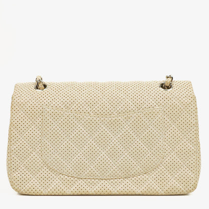 Chanel Classic Medium Doppelklappentasche aus perforiertem gestepptem Lammleder