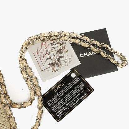 Chanel Classic Medium Doppelklappentasche aus perforiertem gestepptem Lammleder