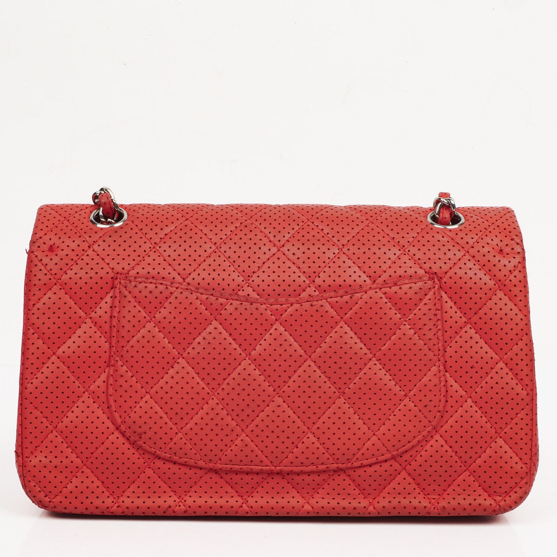 Chanel Classic Medium Double Flap Tasche aus rotem perforiertem gestepptem Lammleder