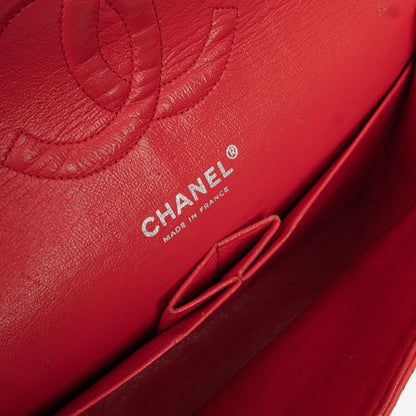 Chanel Classic Medium Double Flap Tasche aus rotem perforiertem gestepptem Lammleder