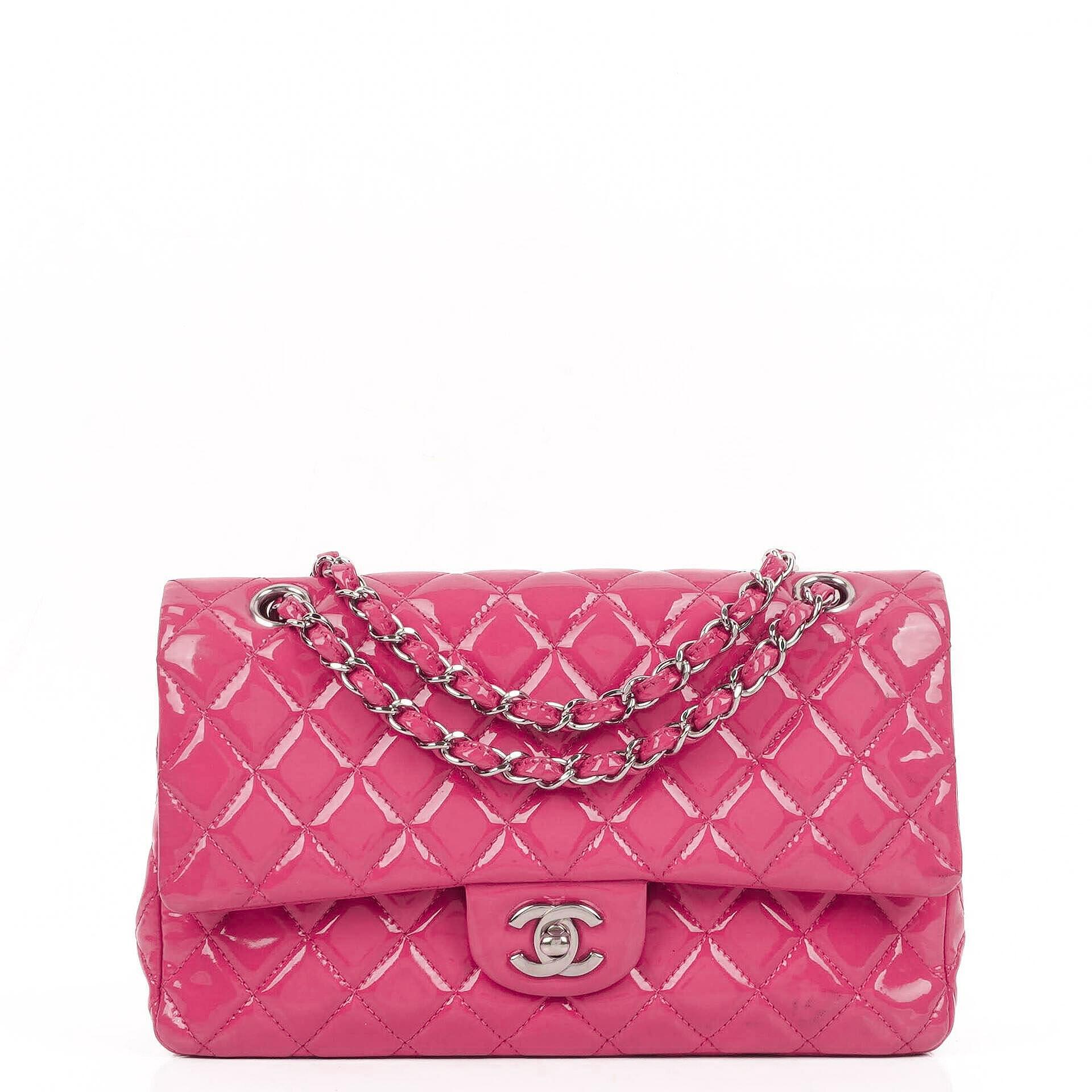 Chanel Classic Medium pinke gesteppte Doppelklappentasche aus Lackleder mit Silberbeschlägen
