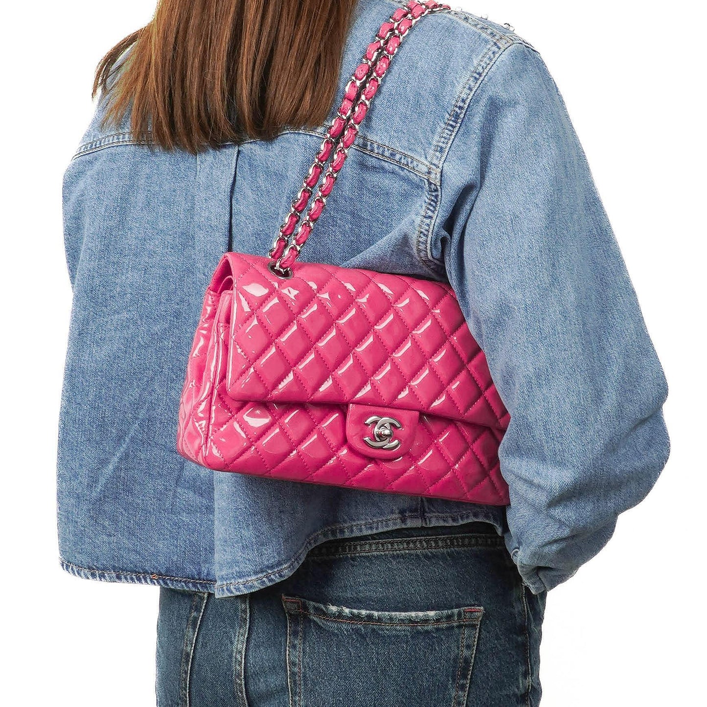 Chanel Classic Medium pinke gesteppte Doppelklappentasche aus Lackleder mit Silberbeschlägen